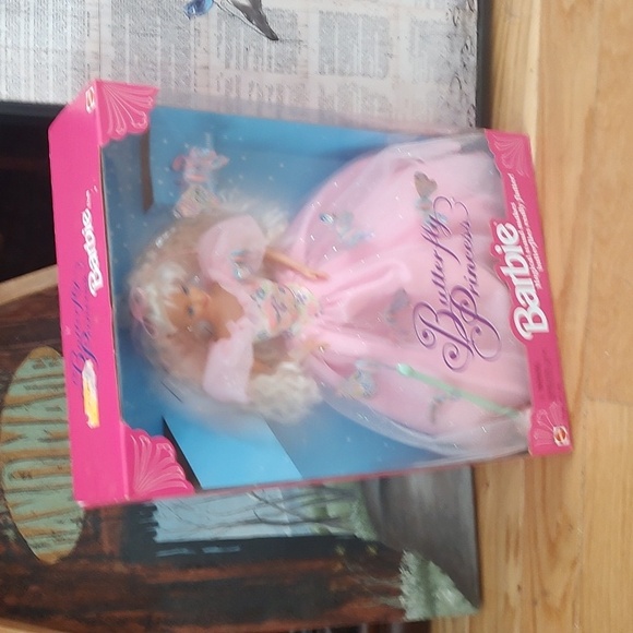Butterfly Princess Barbie - Picture 2 of 11